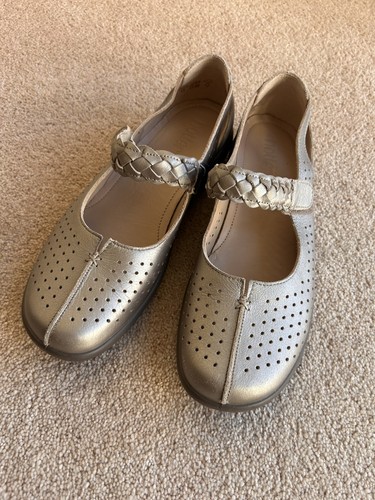 Immaculate pair ladies - pair,