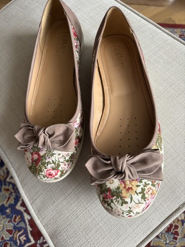 Hotter jewel taupe floral flat - taupe,